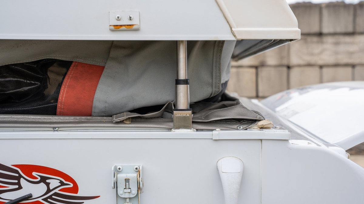 Jacka-Mast fitted to a camper